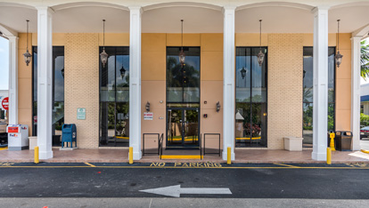Banyan Treatment Center Pompano Exterior Front Entrance