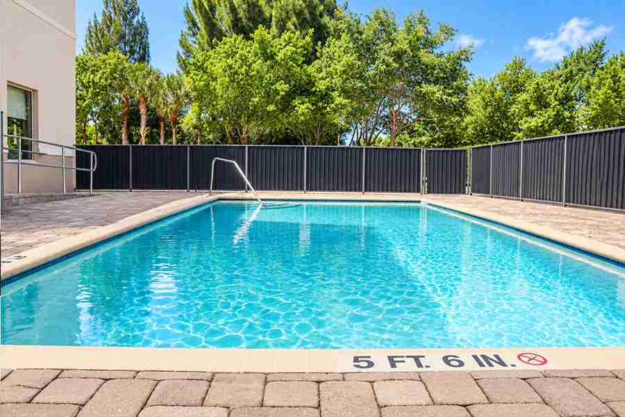 Sunlit-pool-mental-health-treatment-palm-beach